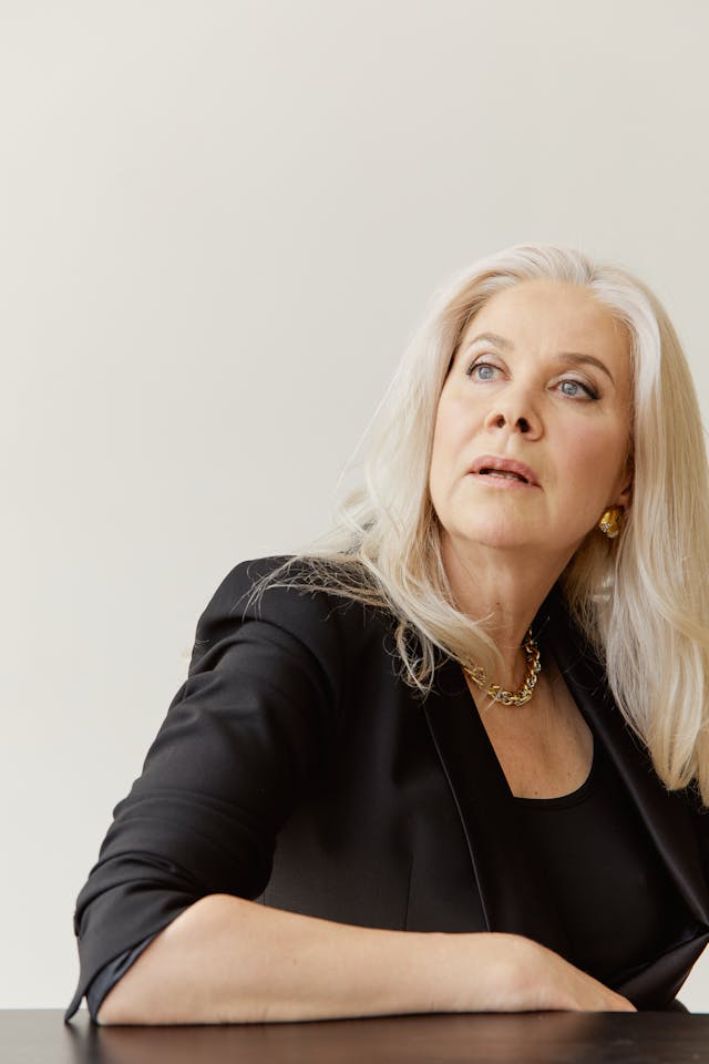 Dicas para assumir seus cabelos grisalhos e redescobrir sua própria beleza